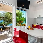 Silvio House - Shoreline Haven Млини