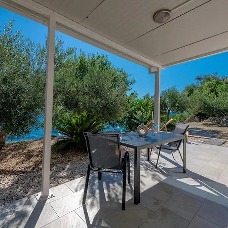 Silvio House - Shoreline Haven