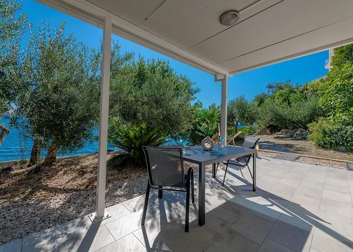 Silvio House - Shoreline Haven